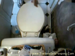 Girl takes a nice dump and has to unclog her toilet. Great scene!